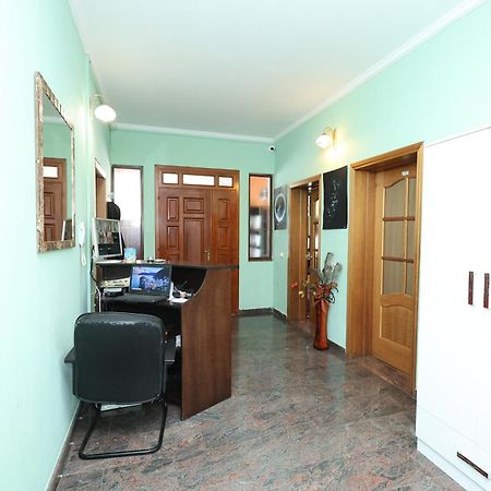 Hostel Osho Тирана Екстериор снимка