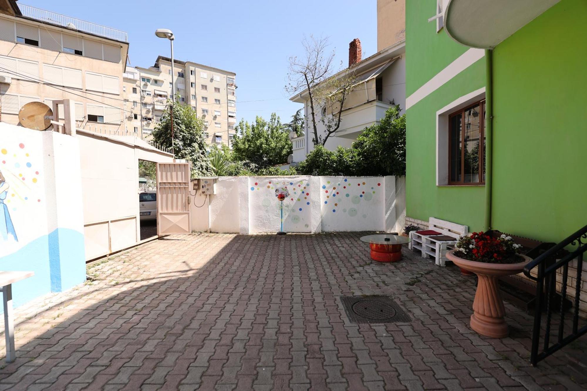 Hostel Osho Тирана Екстериор снимка