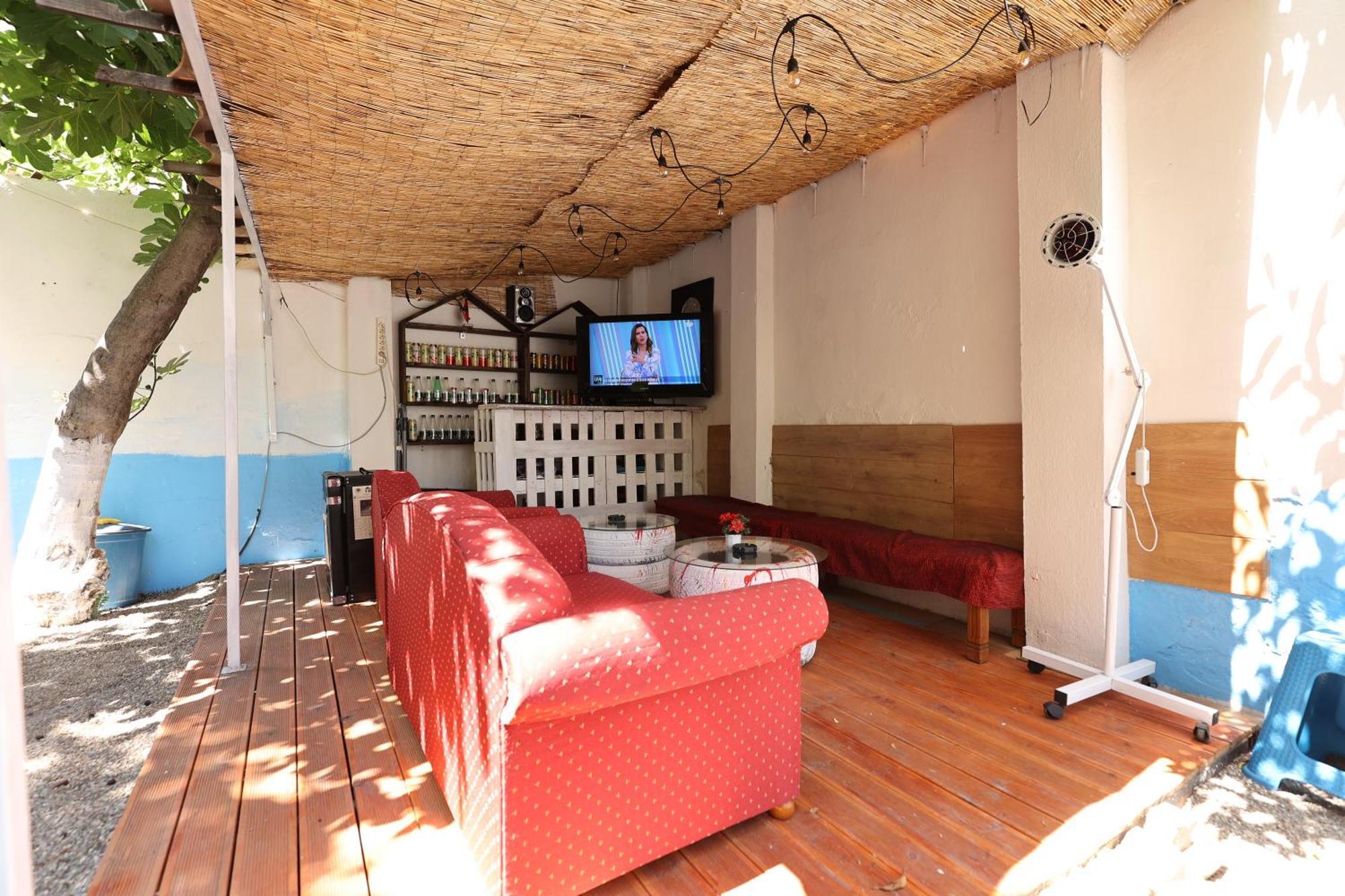 Hostel Osho Тирана Екстериор снимка