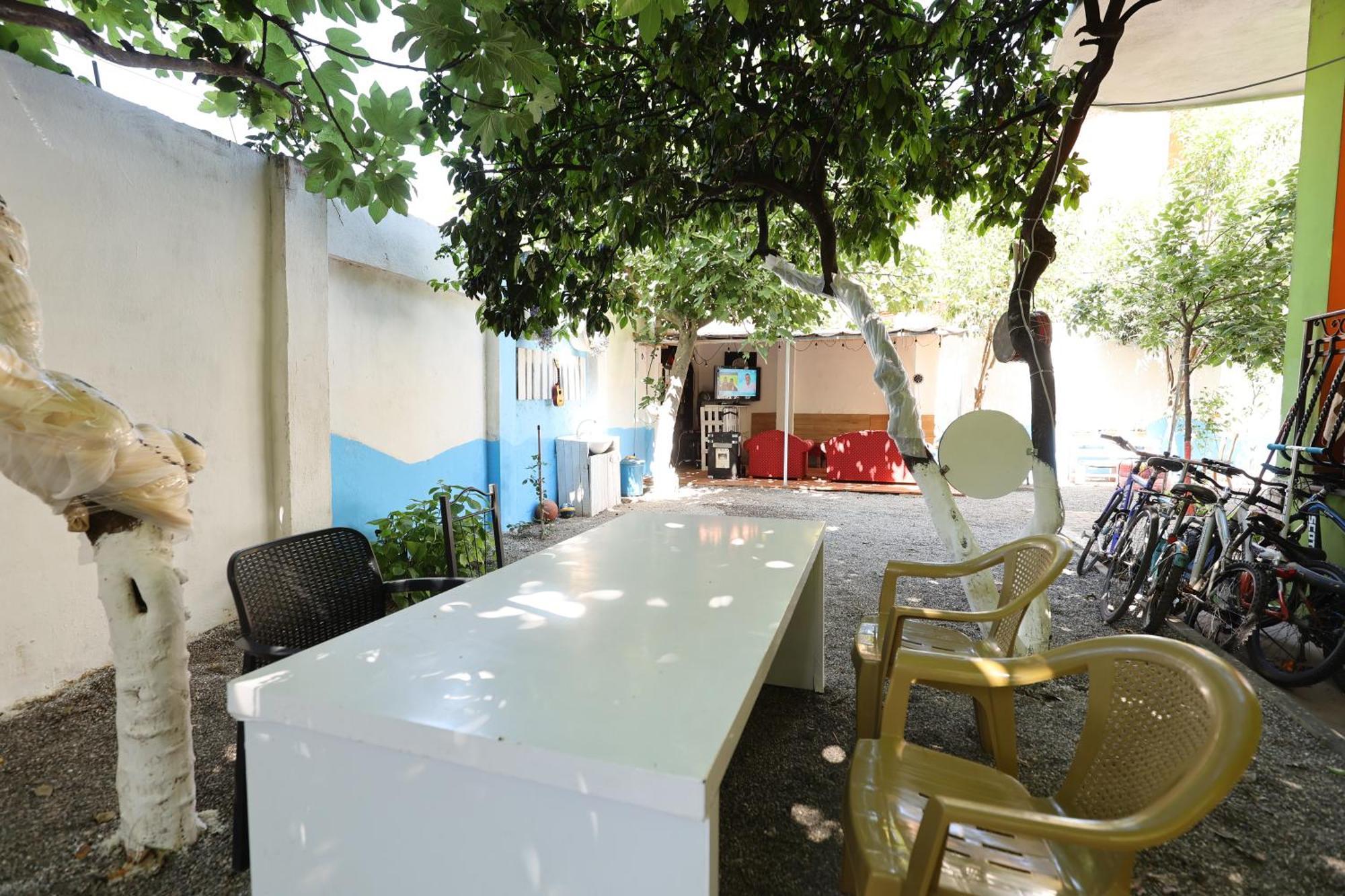 Hostel Osho Тирана Екстериор снимка