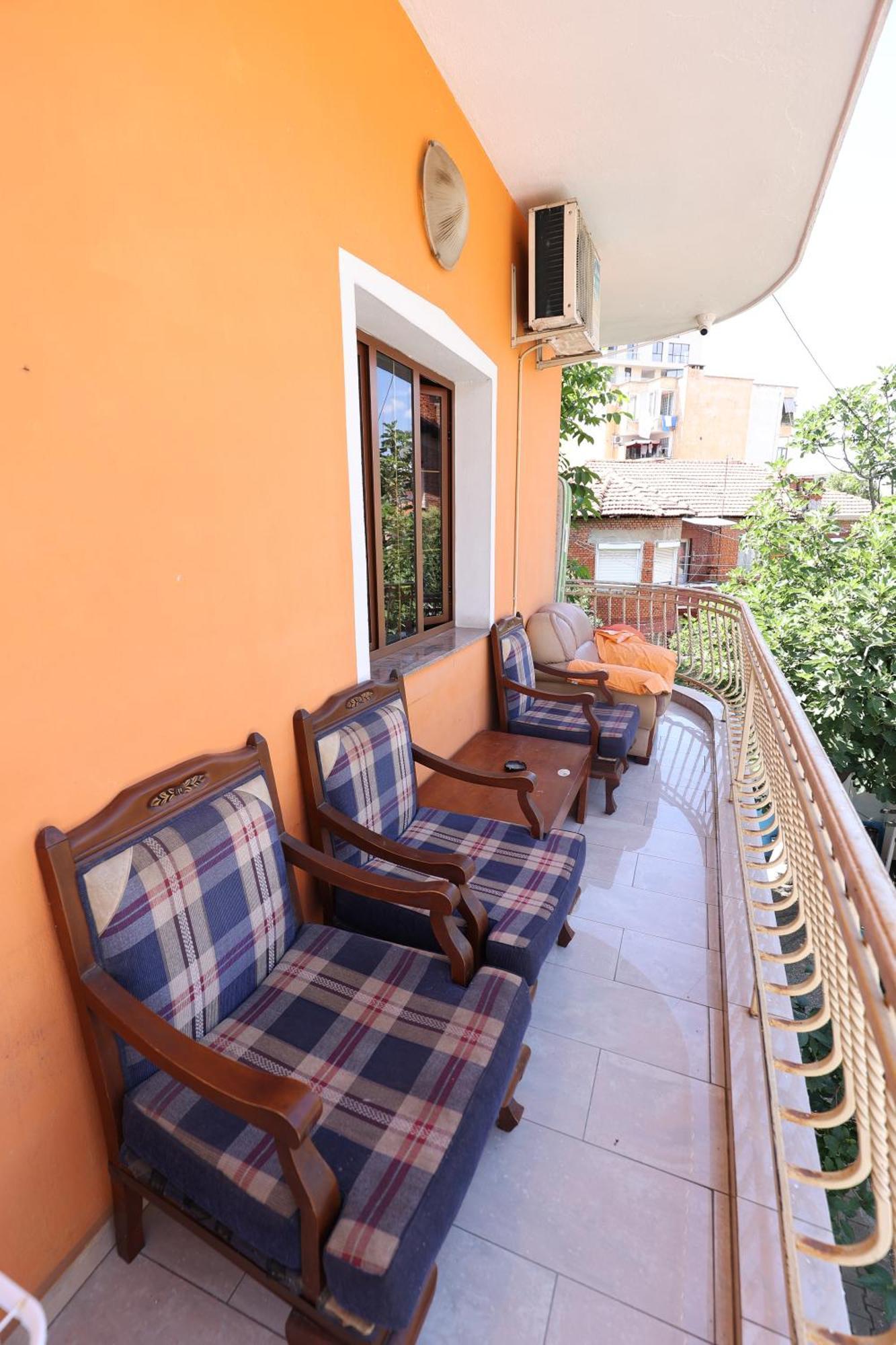 Hostel Osho Тирана Екстериор снимка
