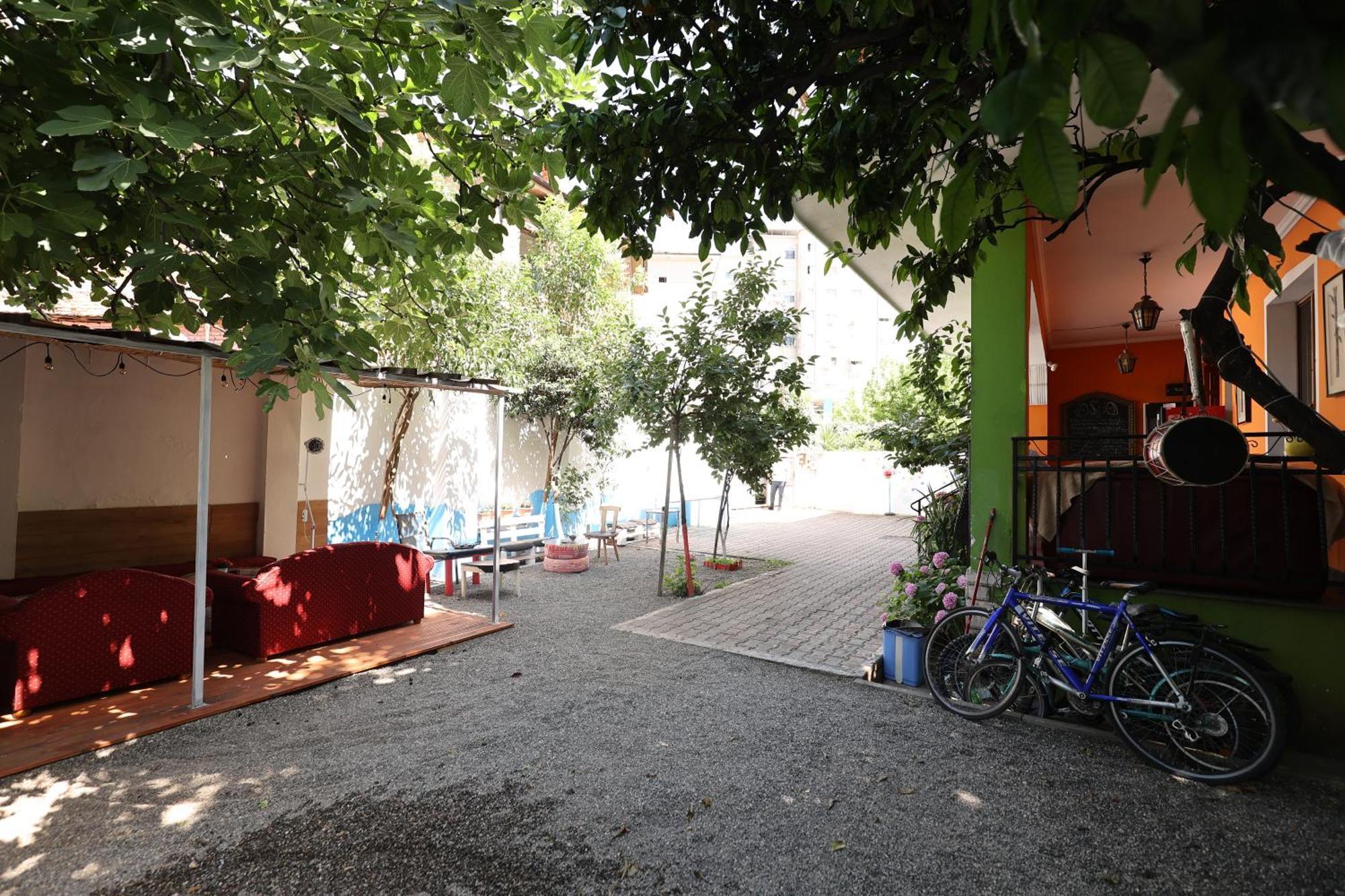 Hostel Osho Тирана Екстериор снимка