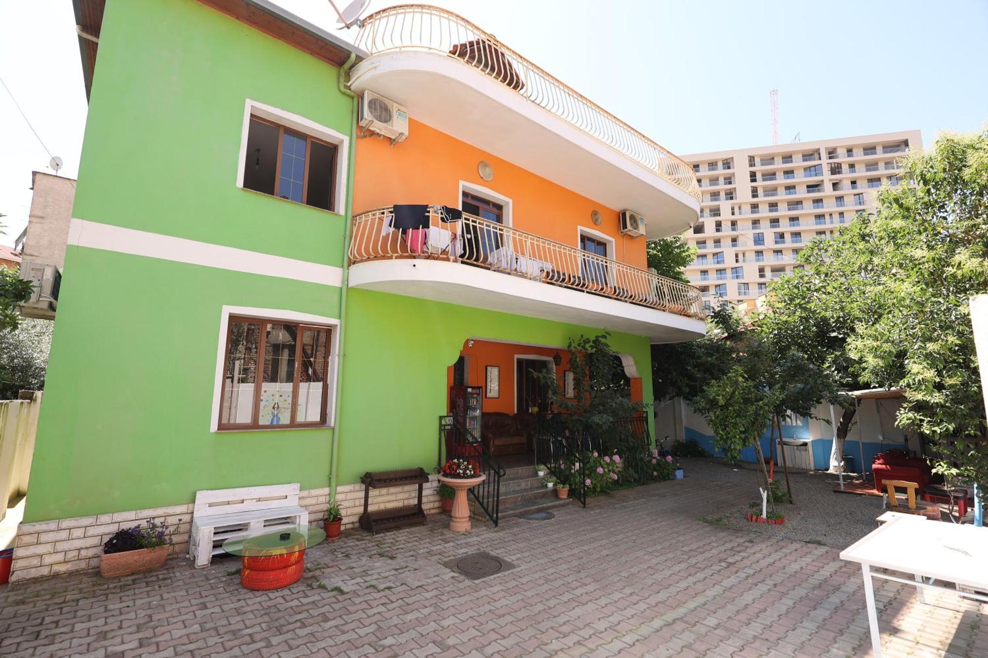 Hostel Osho Тирана Екстериор снимка