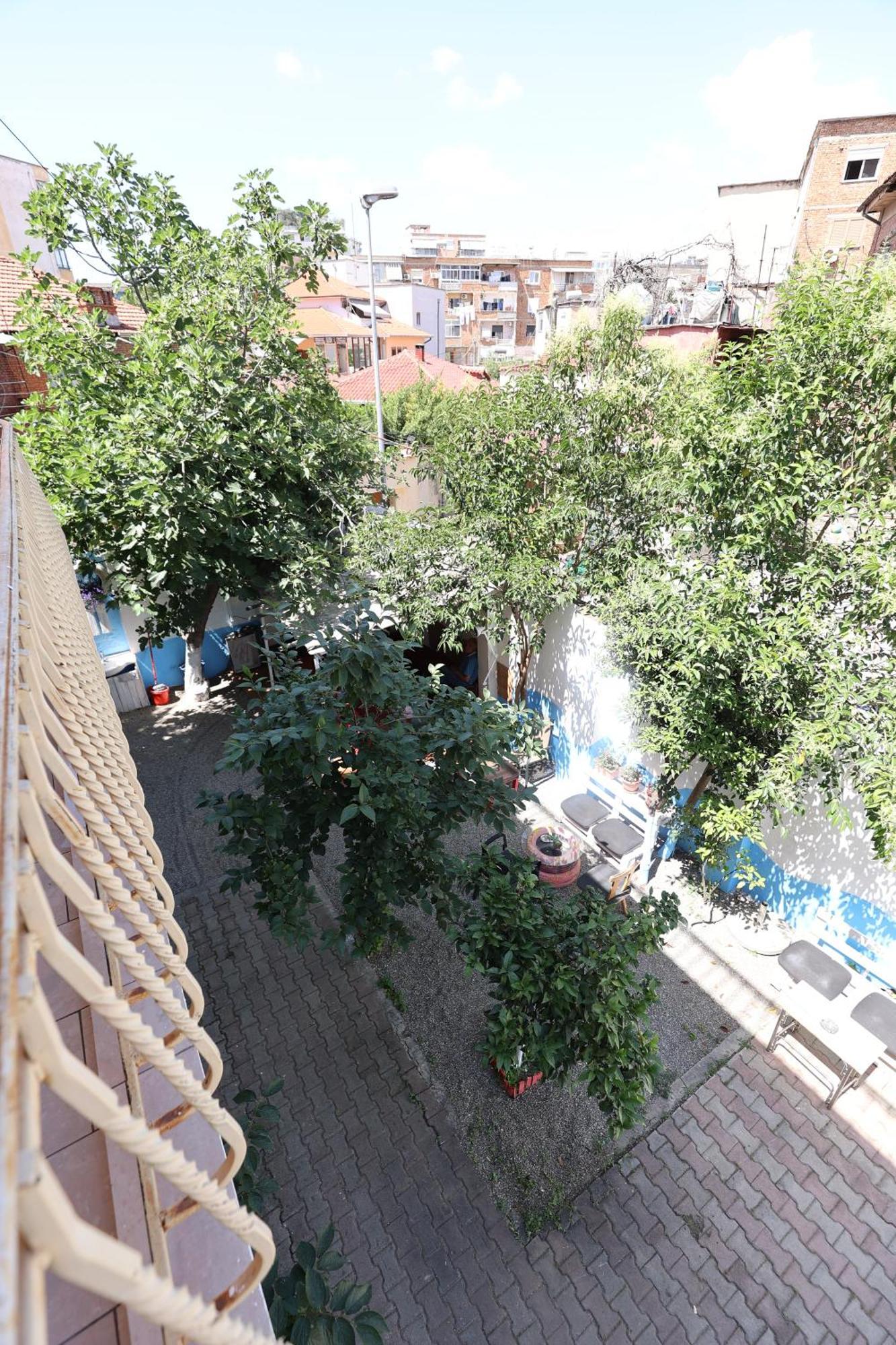 Hostel Osho Тирана Екстериор снимка