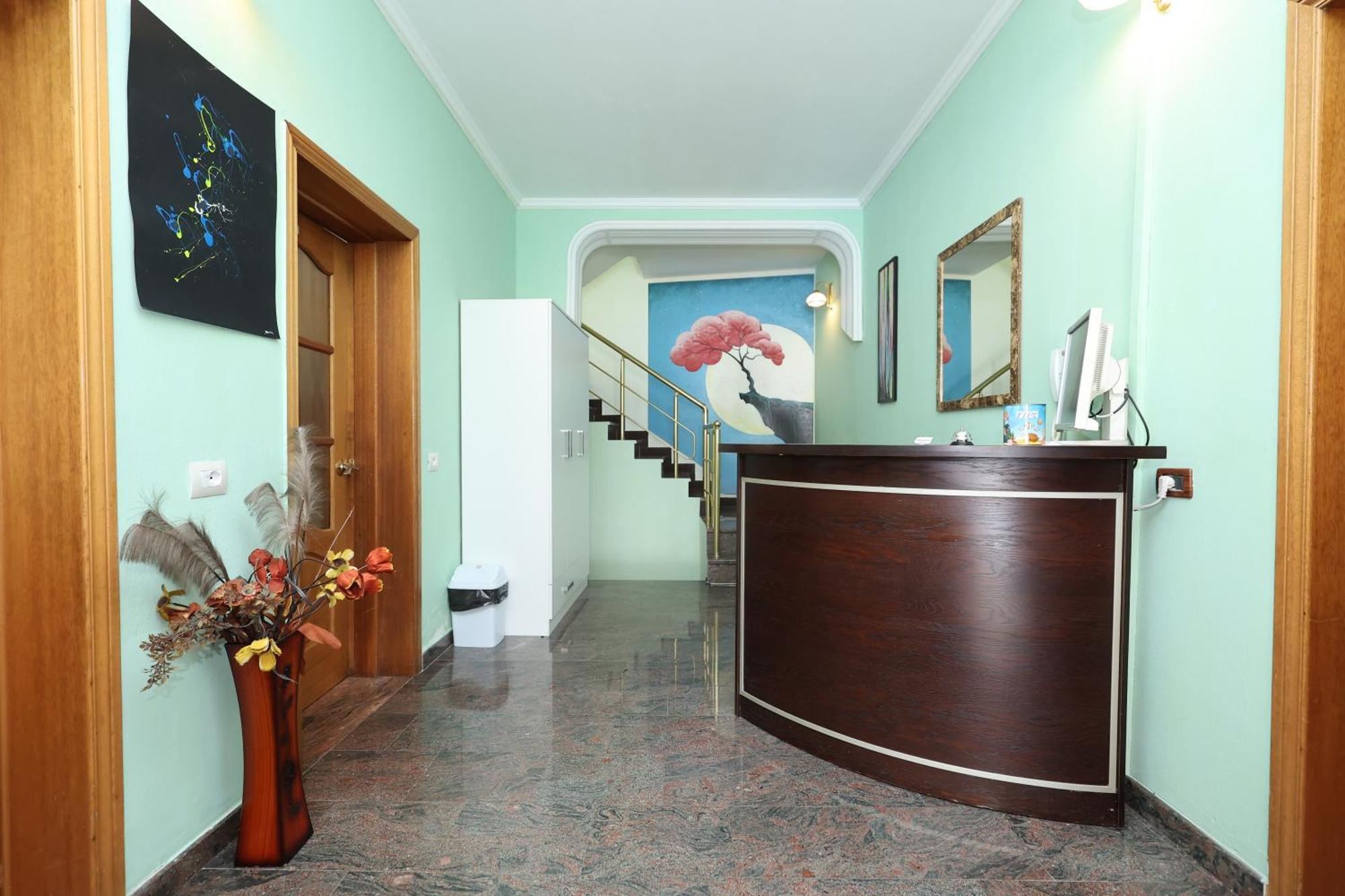 Hostel Osho Тирана Екстериор снимка