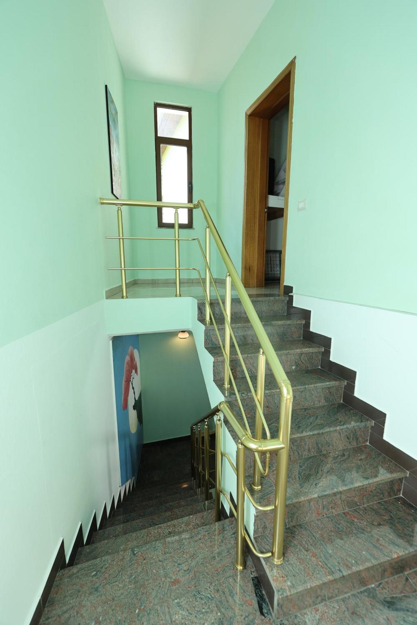 Hostel Osho Тирана Екстериор снимка