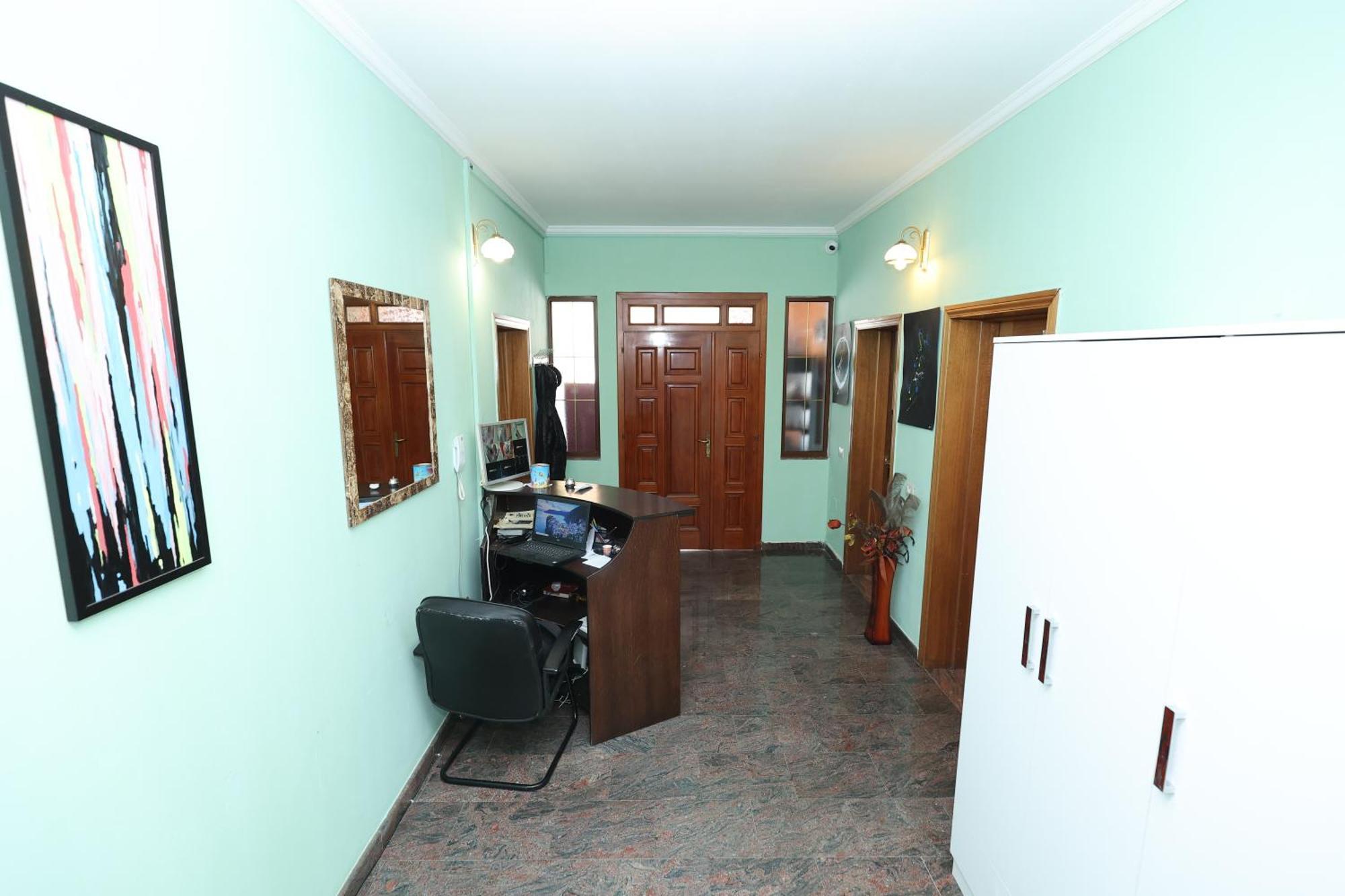 Hostel Osho Тирана Екстериор снимка