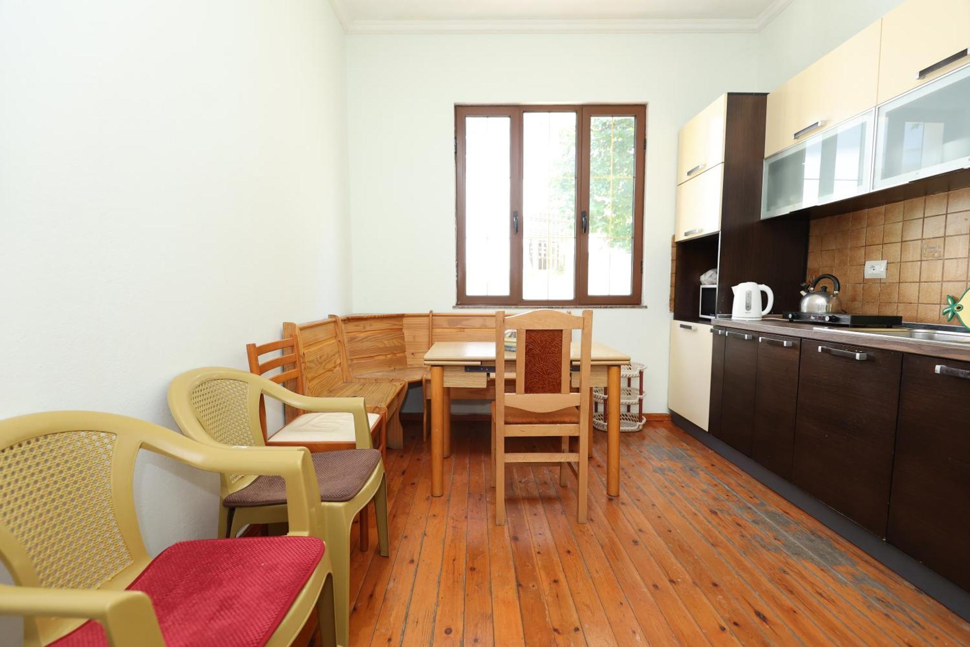 Hostel Osho Тирана Екстериор снимка