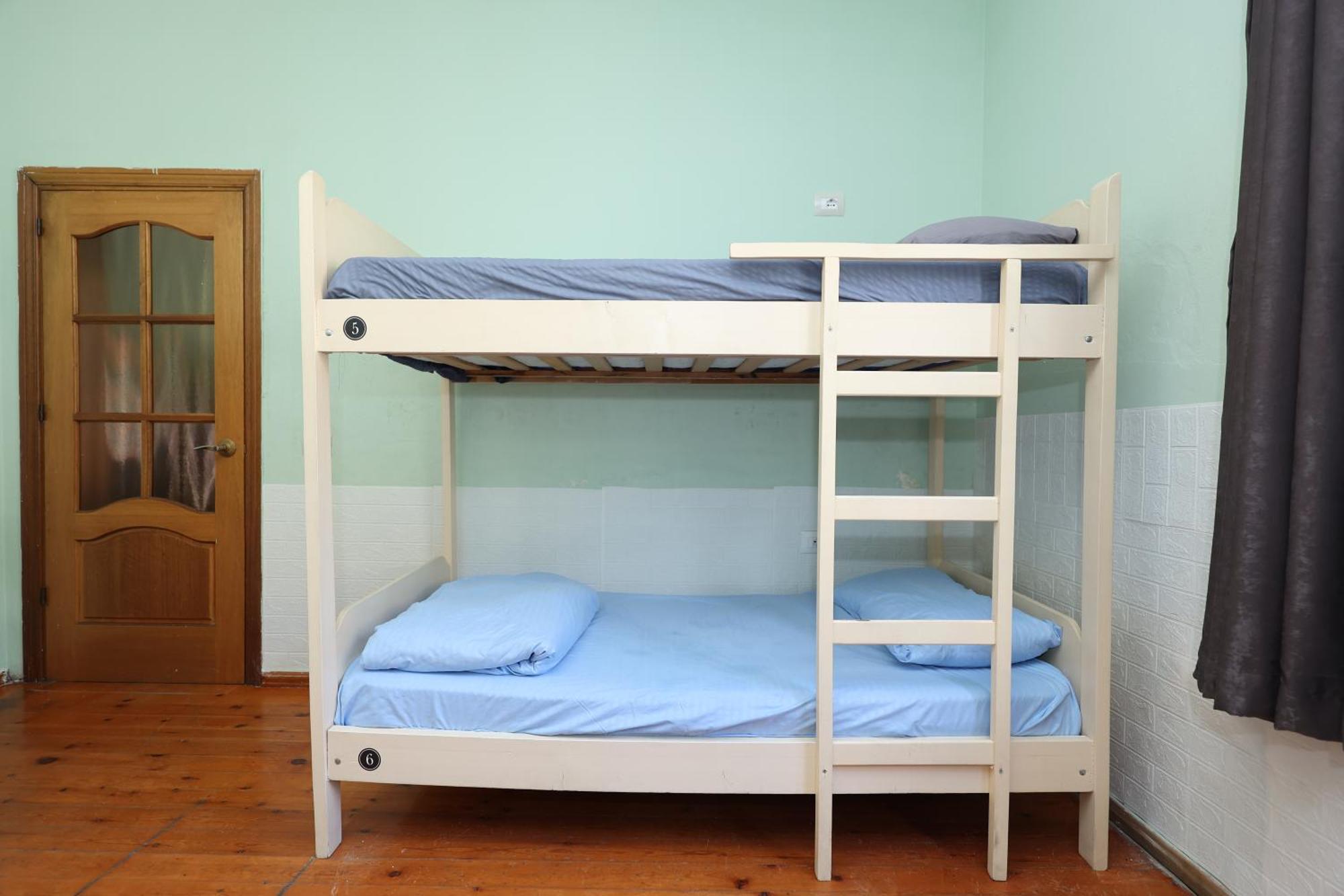 Hostel Osho Тирана Екстериор снимка