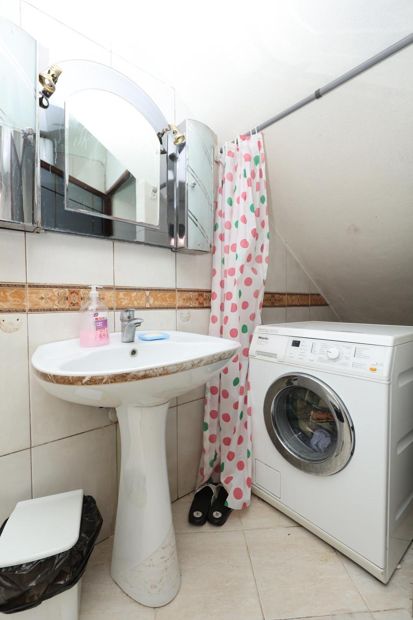 Hostel Osho Тирана Екстериор снимка