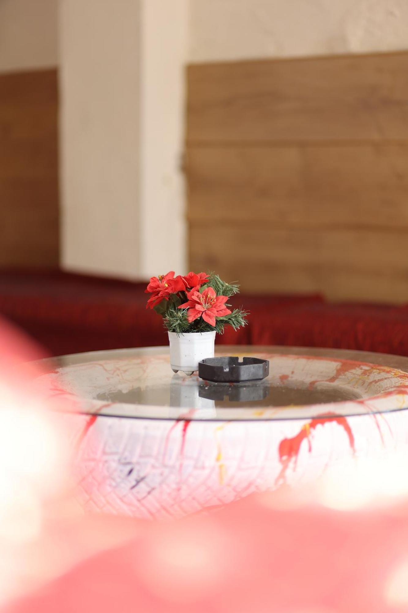 Hostel Osho Тирана Екстериор снимка