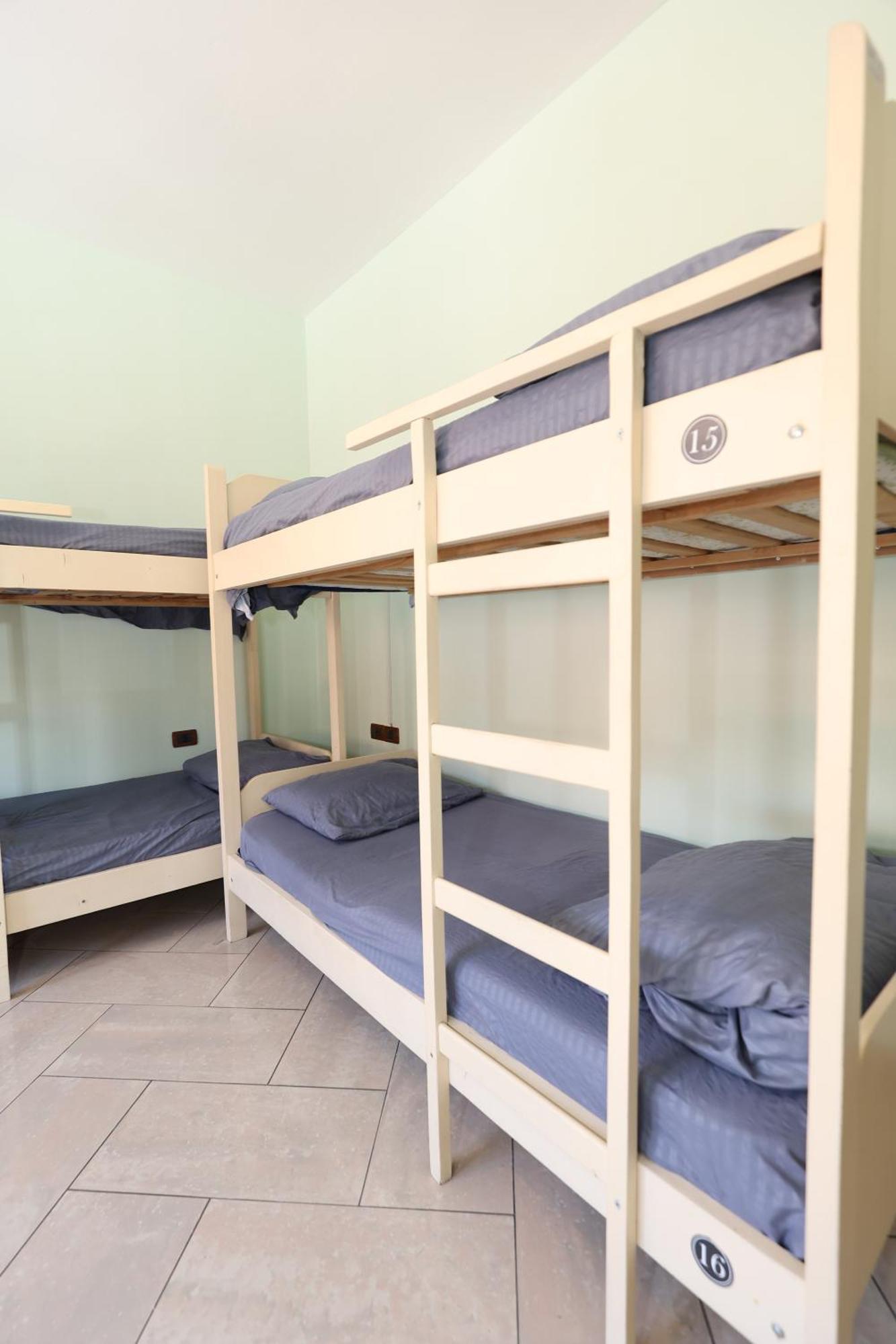 Hostel Osho Тирана Екстериор снимка