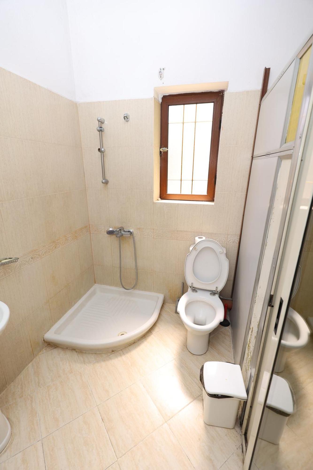 Hostel Osho Тирана Екстериор снимка