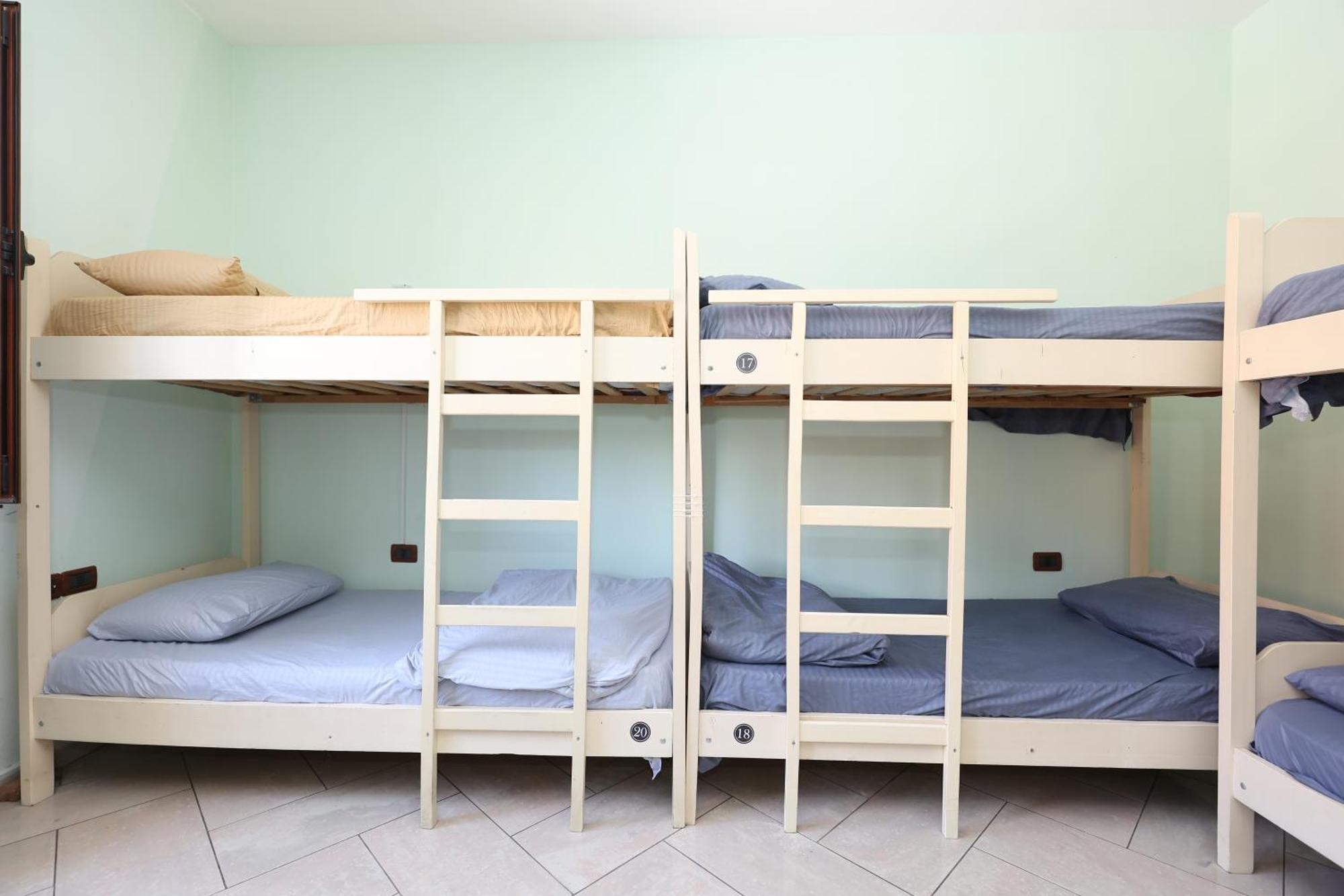 Hostel Osho Тирана Екстериор снимка